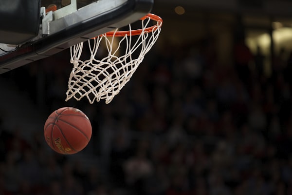 NBA季后赛2024赛季前瞻 - 湖人勇士对决分析